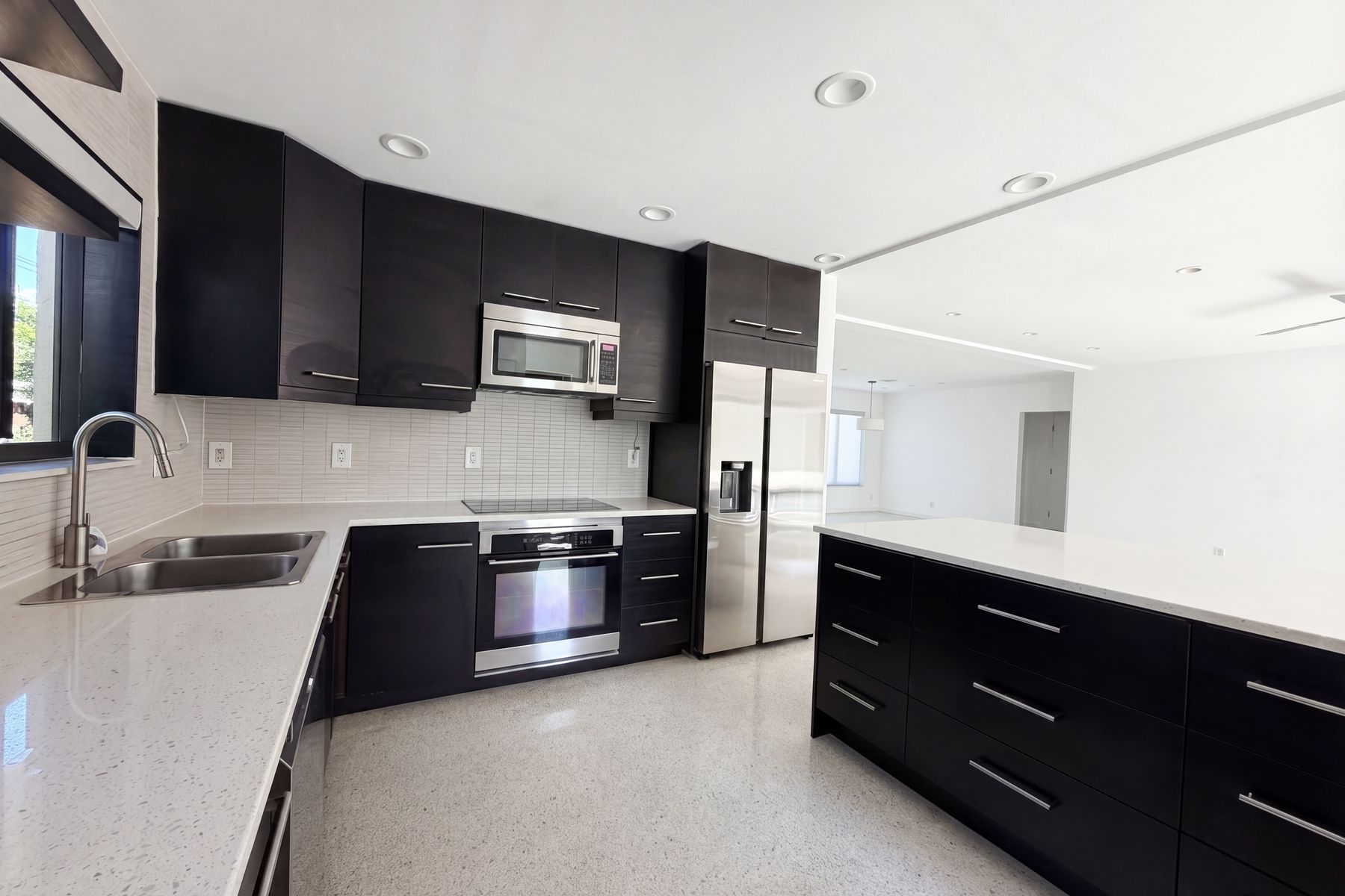 Photo 2 of 17 of 1717 NE 20th Ave, Fort Lauderdale, FL