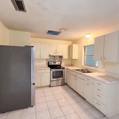Property photo 2 of 722 Virginia Ln