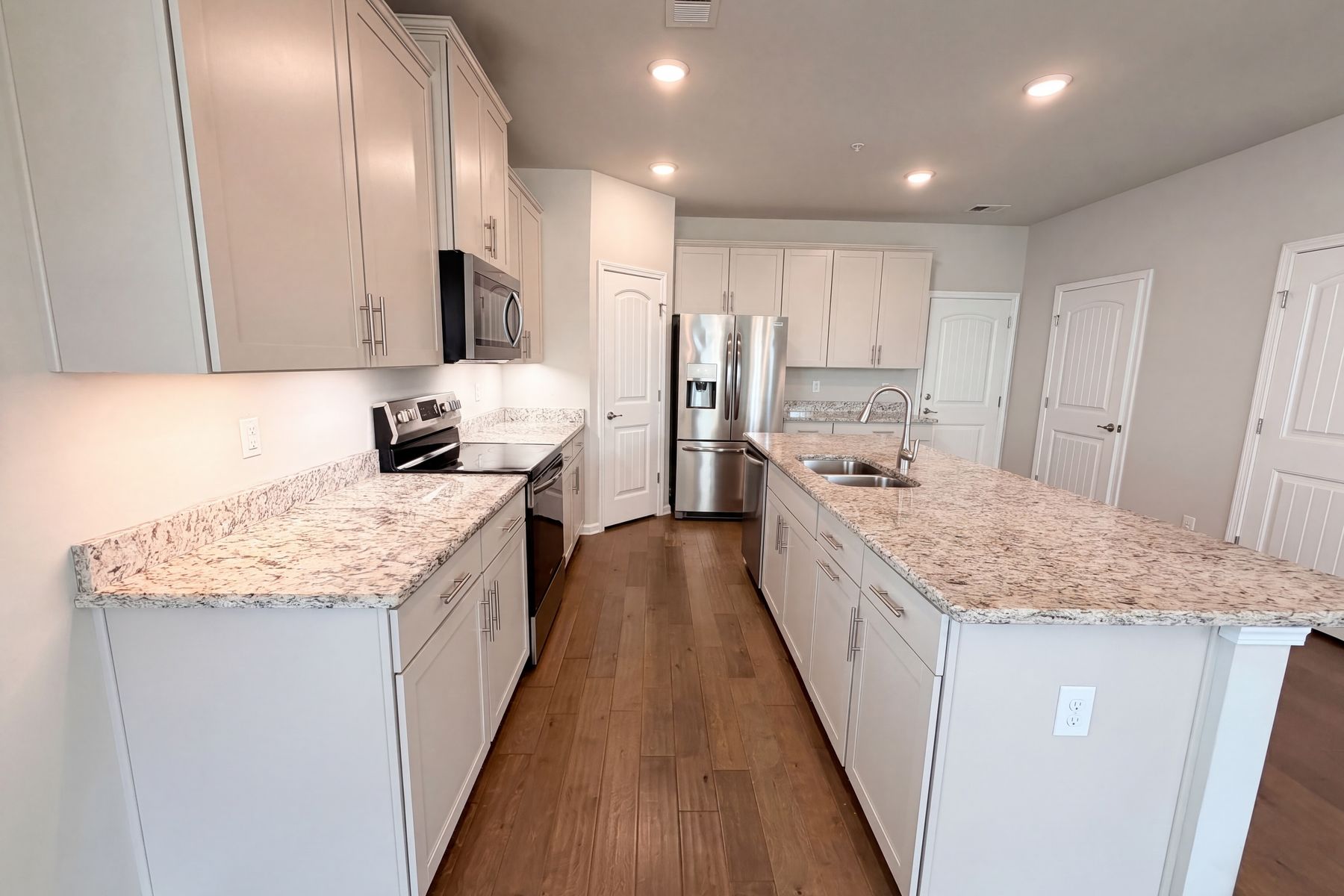 Photo 2 of 21 of 415 Prestige Ct, Pleasant View, TN