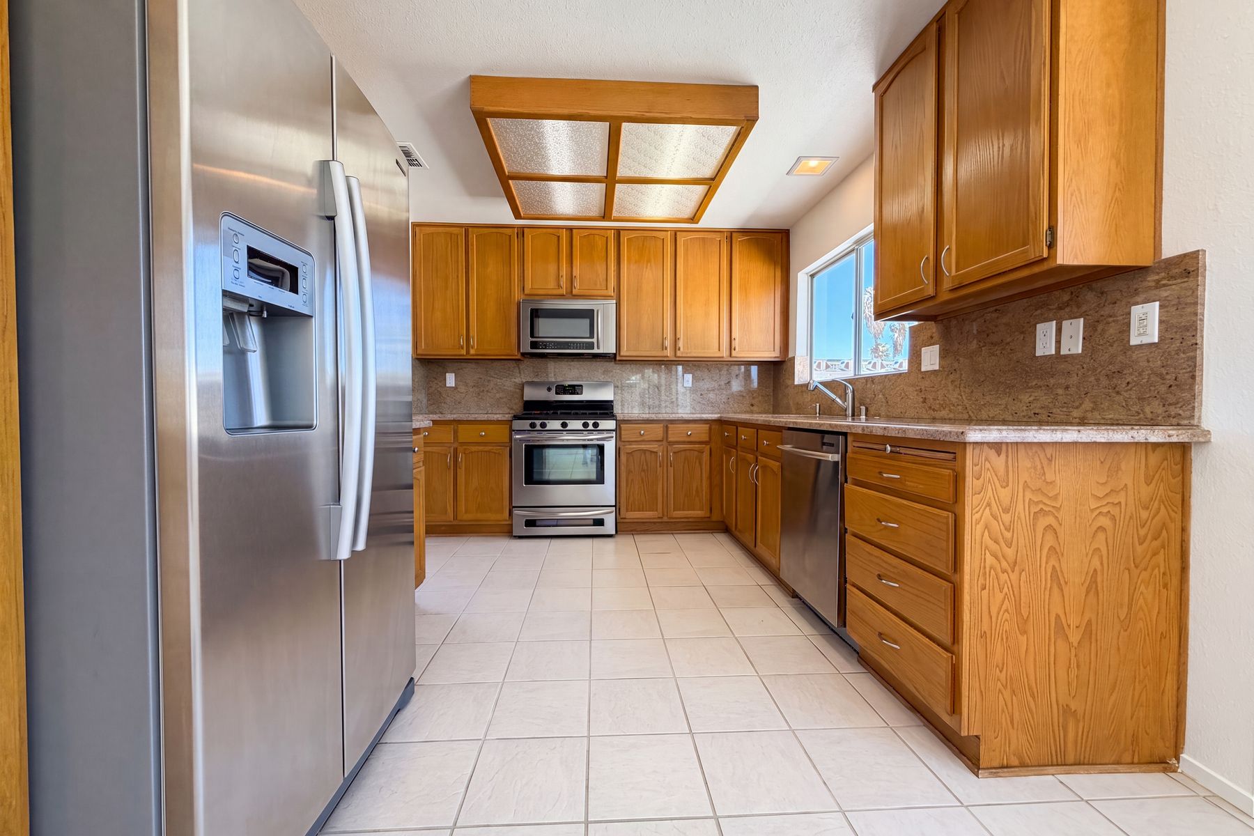 Photo 2 of 20 of 3152 Viewcrest Ave, Henderson, NV