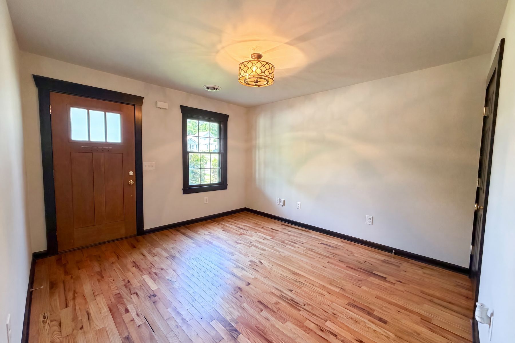 Property photo 3 of 509 Drake Ave