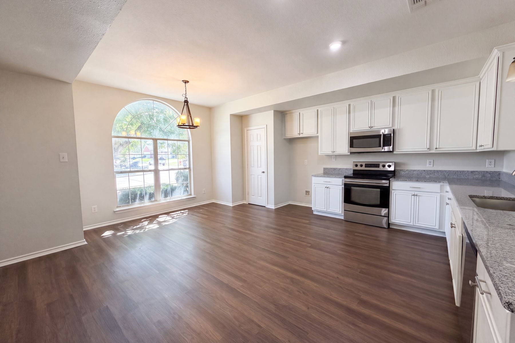 Property photo 3 of 825 Adams Dr