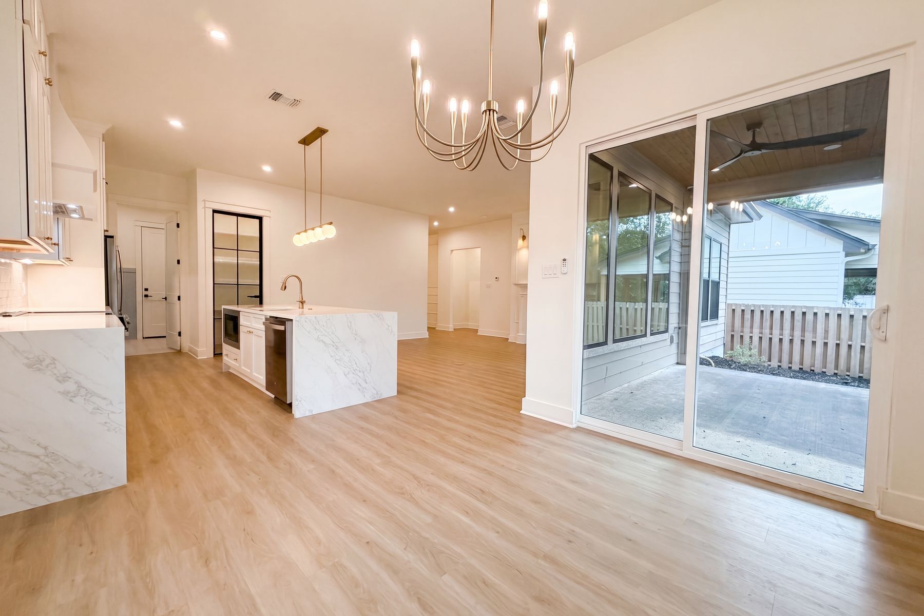 Photo 2 of 21 of 4211 Honeycomb St, San Antonio, TX
