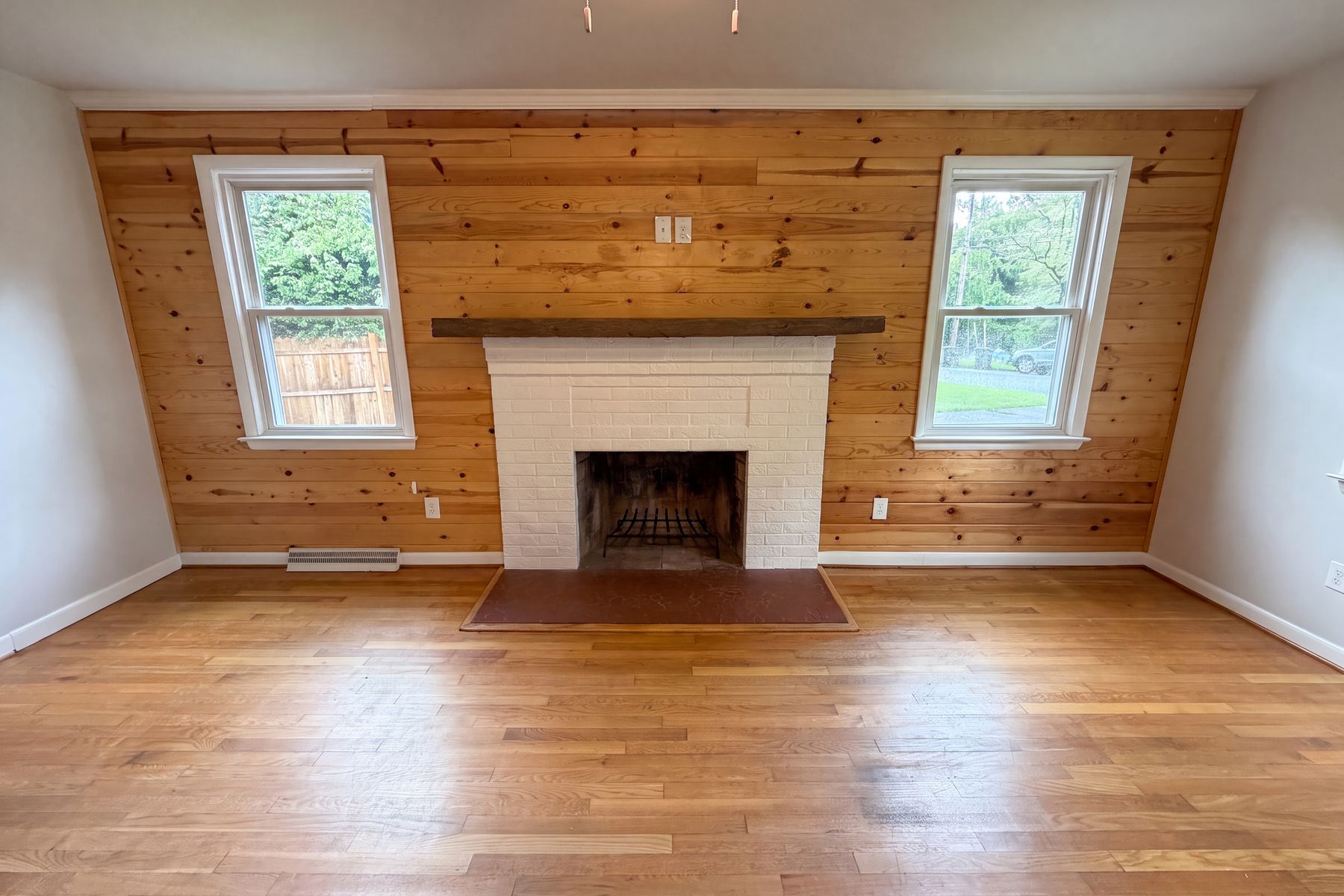 Property photo 3 of 1016 Forestview Dr