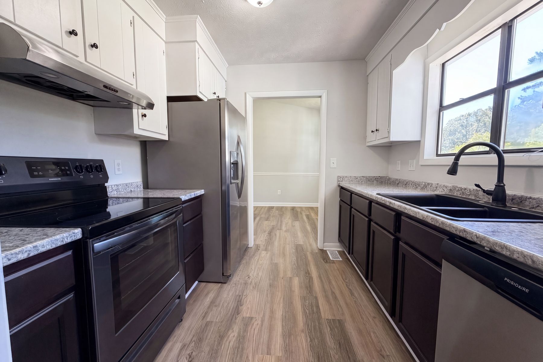 Photo 2 of 14 of 1843 Berriedale Dr, Fayetteville, NC