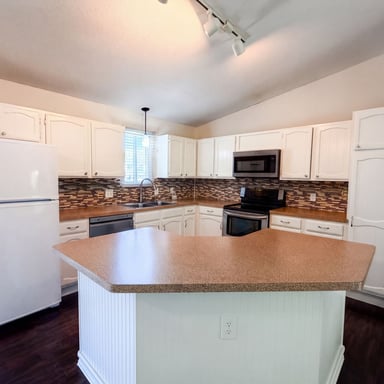 Property photo 2 of 13802 Holyoke Path