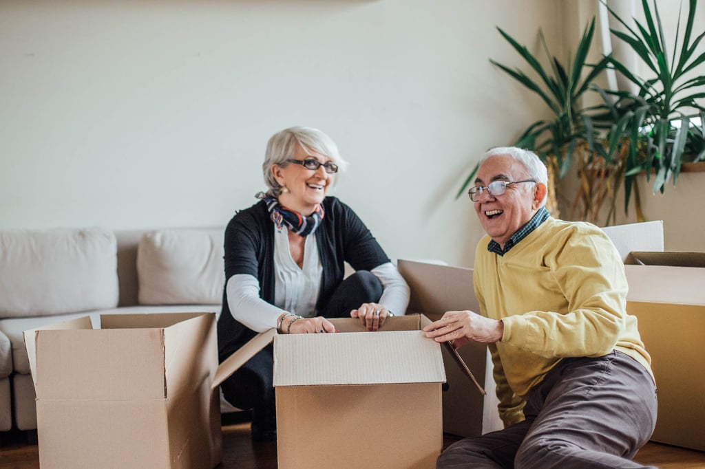 couple-with-moving-boxes
