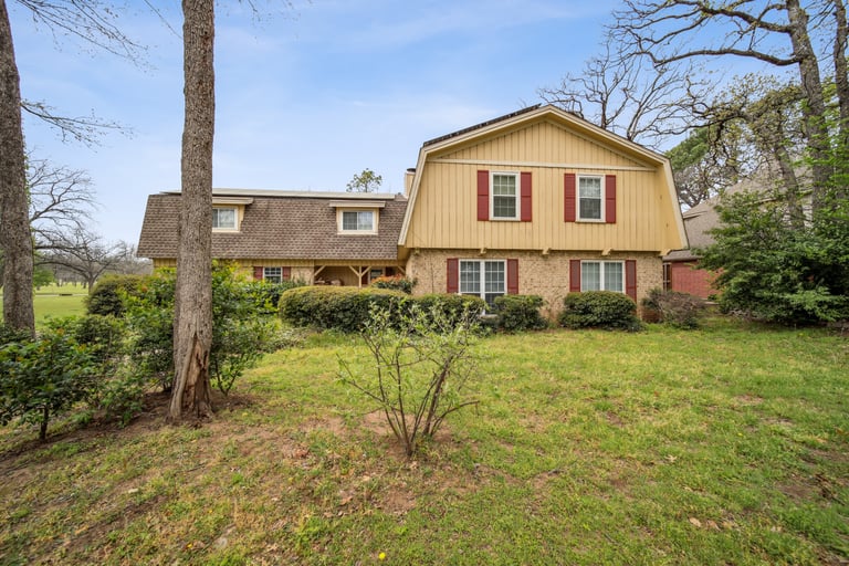 See details about 1816 Woodridge Dr, Arlington, TX 76013
