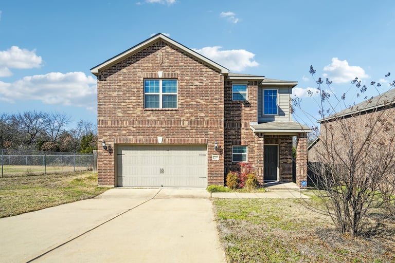 See details about 725 Oak Creek Dr, Hutchins, TX 75141