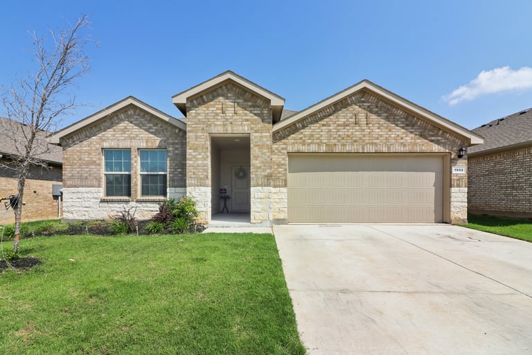 See details about 1902 Skylar Ln, Cleburne, TX 76033