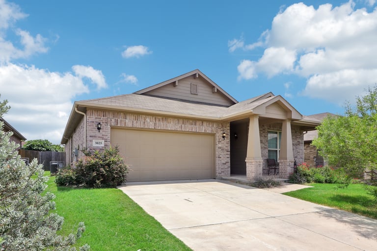 See details about 3025 Coyote Canyon Trl, Fort Worth, TX 76108