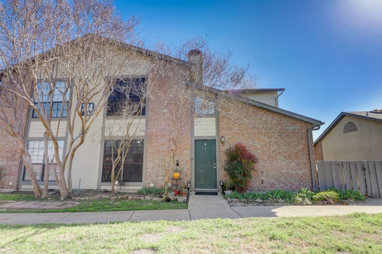 See details about 344 W Harwood Rd, Apt B, Hurst, TX 76054