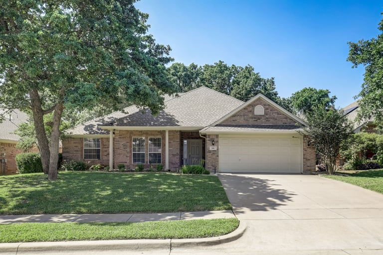 See details about 808 Royal Oak Ln, Burleson, TX 76028