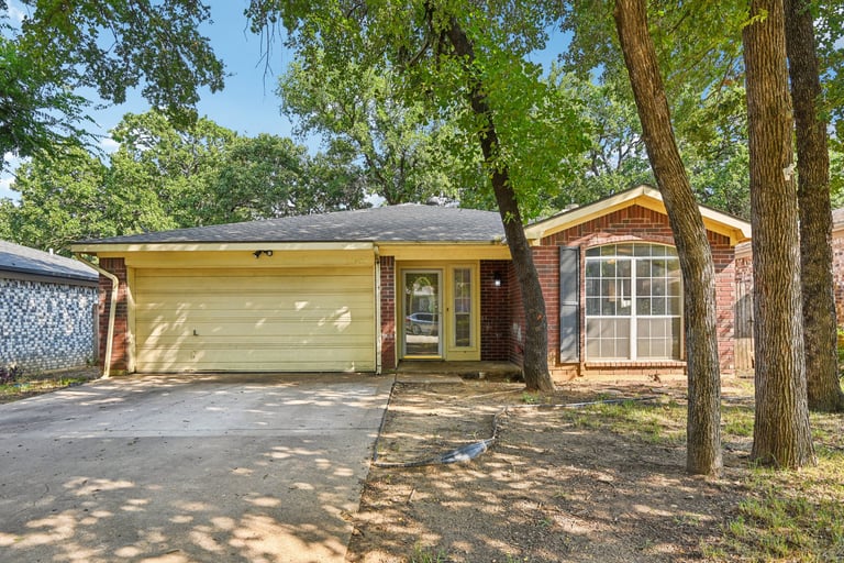 See details about 1209 Hidden Creek Dr, Mansfield, TX 76063