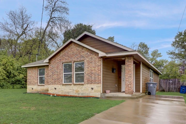 See details about 5823 Plum Dale Rd, Dallas, TX 75241