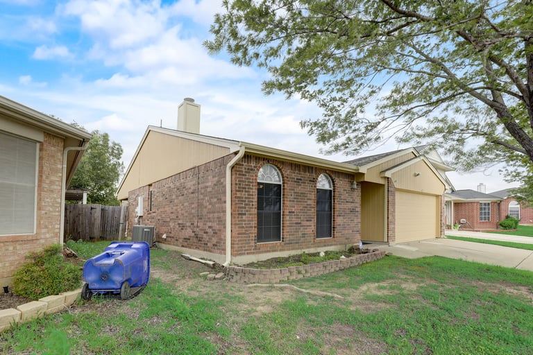 See details about 625 Hollyberry Dr, Mansfield, TX 76063