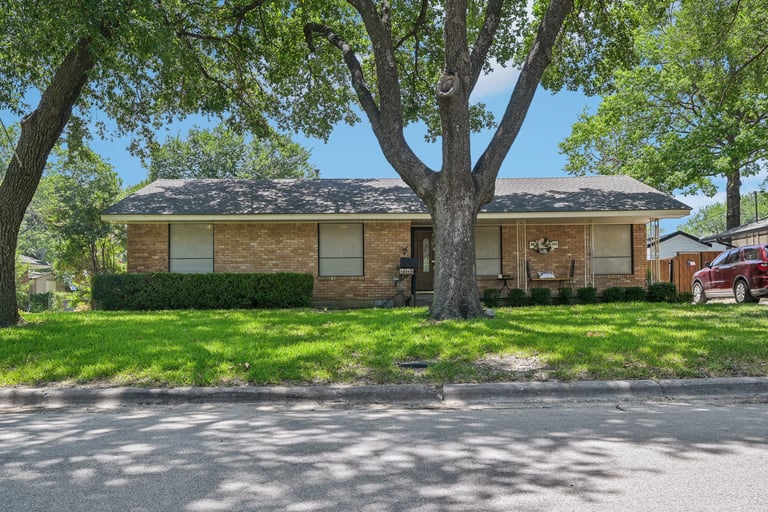 See details about 1015 Lakeshore Dr, Mesquite, TX 75149