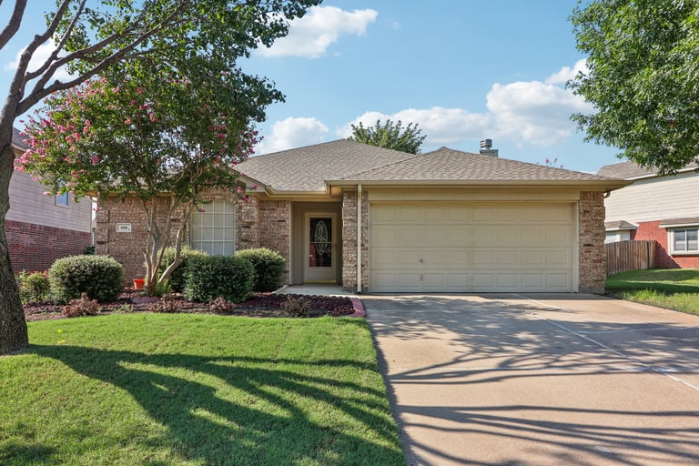 See details about 808 Hickory St, Burleson, TX 76028