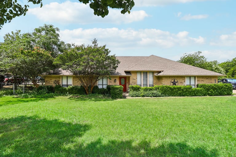 See details about 1112 Stoney Creek Dr, Cedar Hill, TX 75104