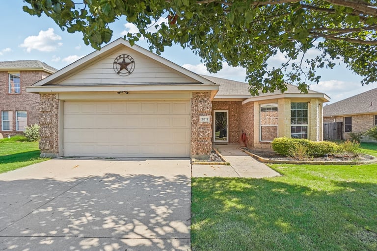 See details about 2812 Mockingbird St, Royse City, TX 75189