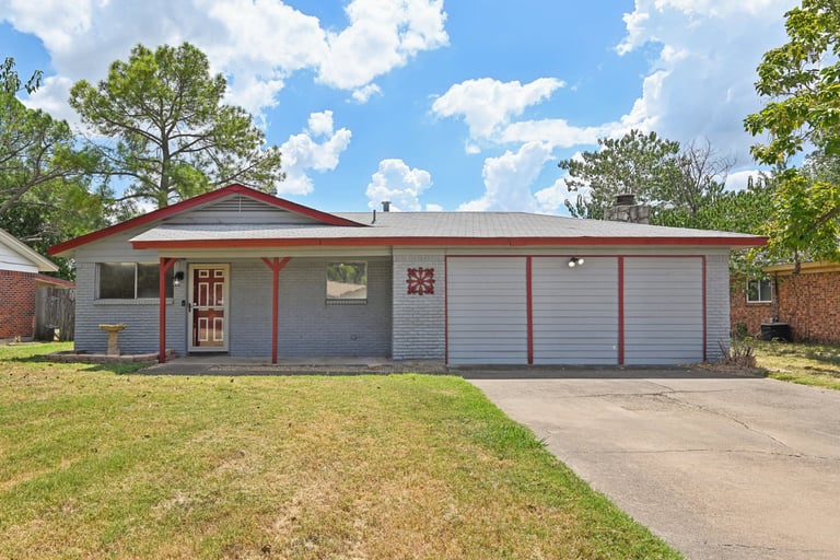 See details about 712 Brookfield Dr, Hurst, TX 76053