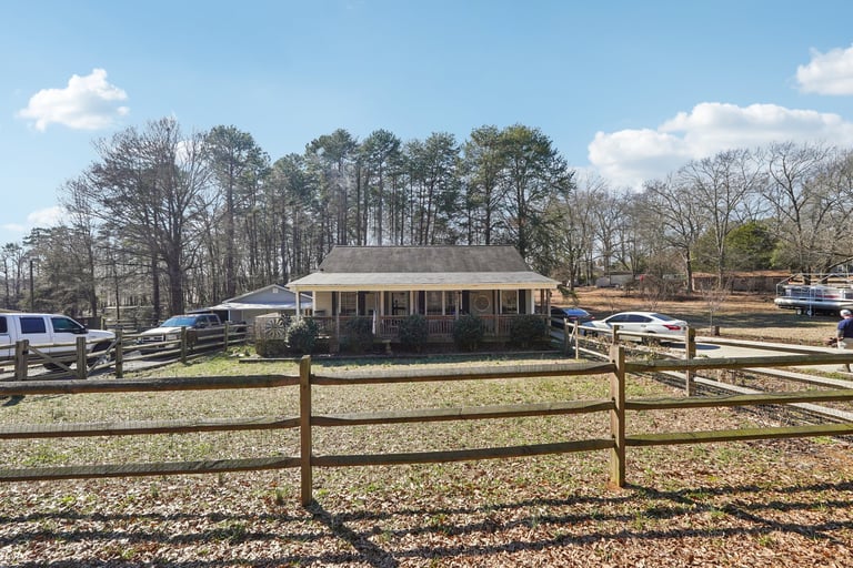 See details about 319 Briarwood Cir, Dallas, NC 28034