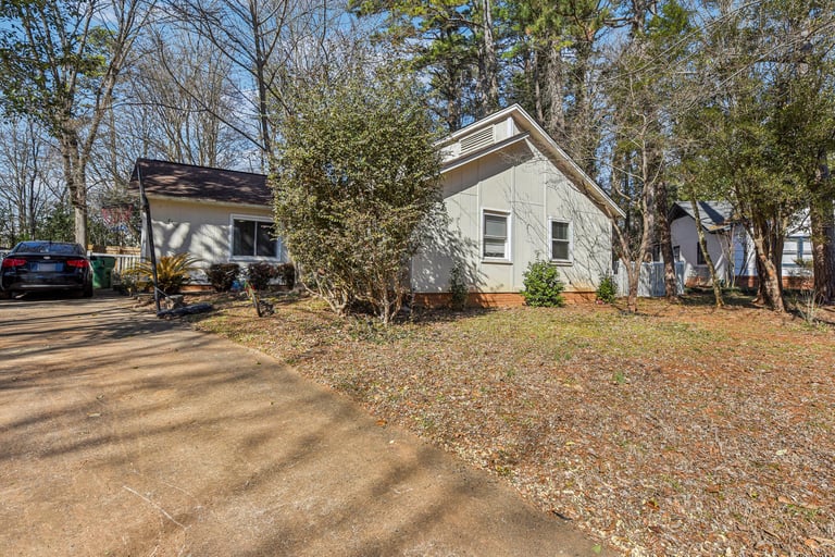 See details about 8600 Eaglewind Dr, Charlotte, NC 28212