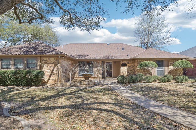See details about 3605 Ruidoso Ct, Arlington, TX 76017