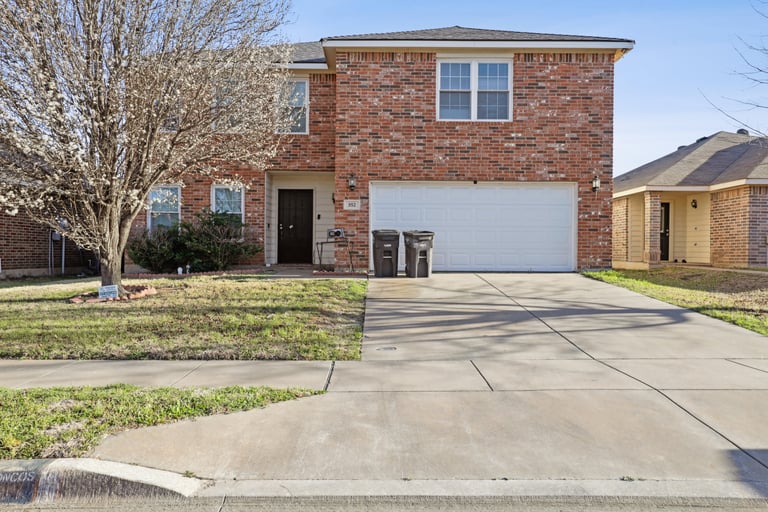See details about 352 Dakota Ridge Dr, Fort Worth, TX 76134