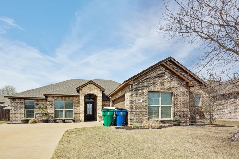 See details about 109 Cambridge St, Waxahachie, TX 75165