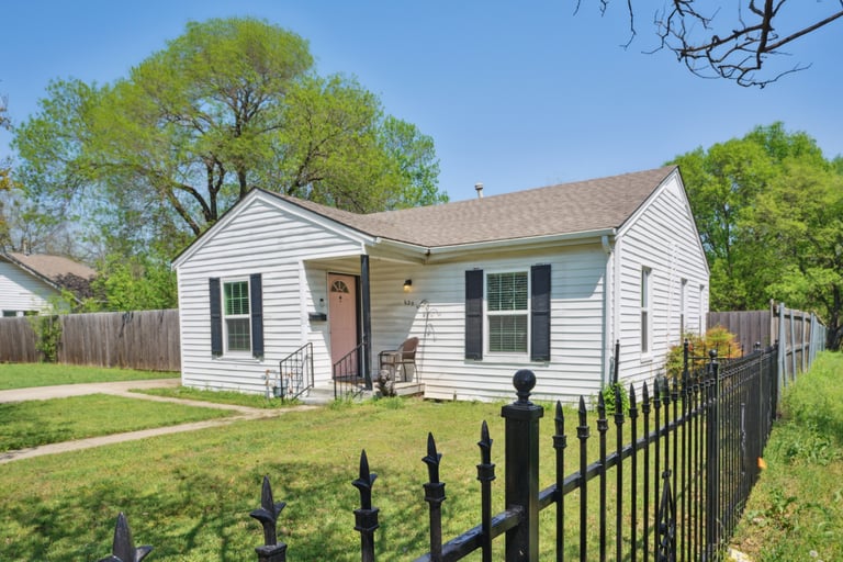 See details about 620 N Dallas Ave, Lancaster, TX 75146