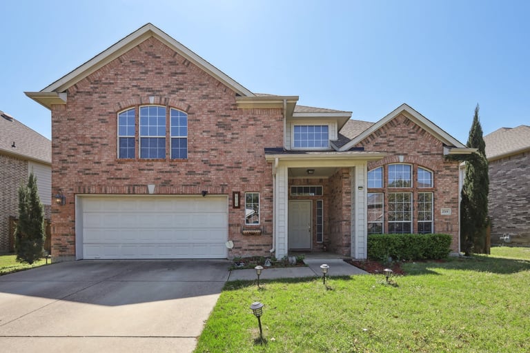 See details about 2715 Columbus, Grand Prairie, TX 75054