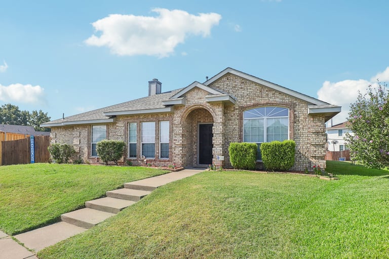 See details about 1425 Cardigan Ln, Lancaster, TX 75134