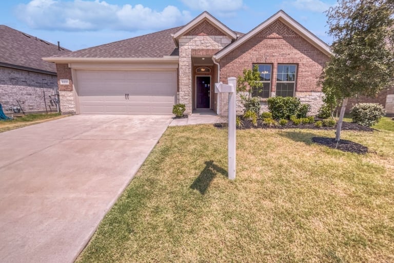 See details about 4410 Stockdale Ln, Forney, TX 75126