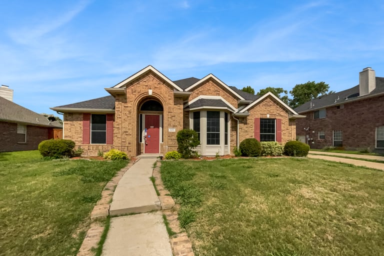See details about 125 Meadow Creek Dr, Murphy, TX 75094