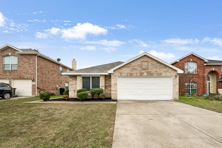 See details about 309 Windy Hill Ln, Fort Worth, TX 76108