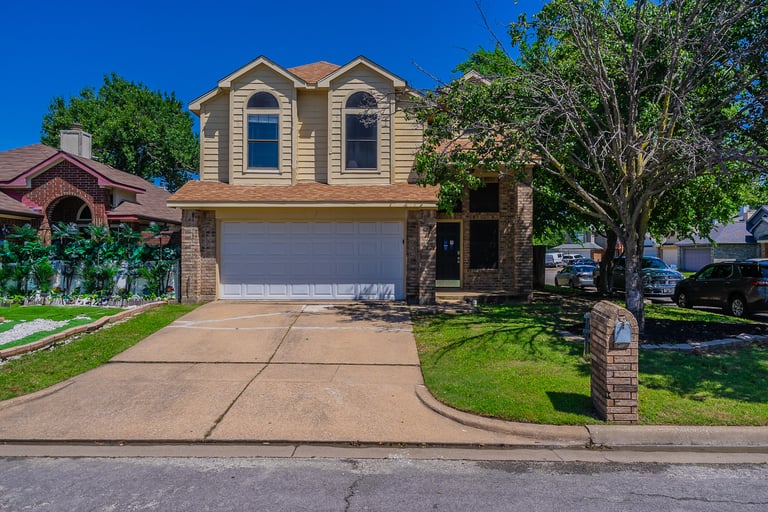See details about 6941 Cheswick Dr, North Richland Hills, TX 76182