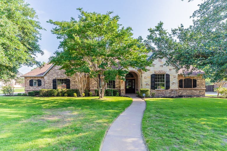 See details about 1330 Ashemore Ct, Midlothian, TX 76065