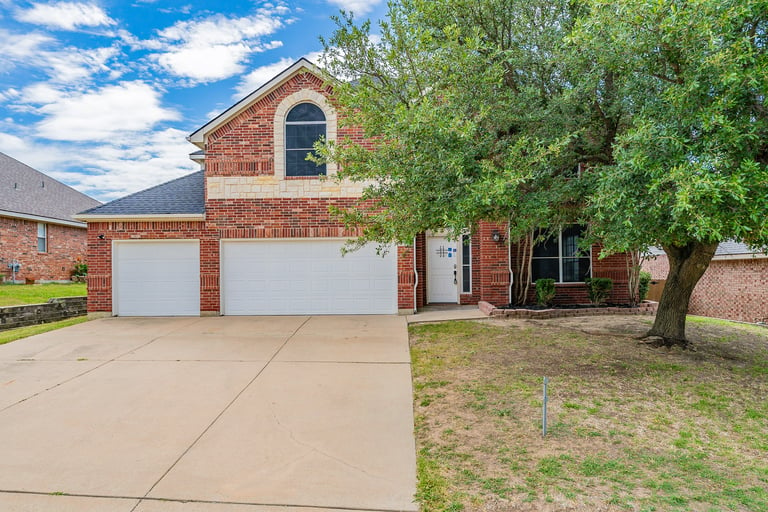 See details about 7129 Sundance Ln, Fort Worth, TX 76179