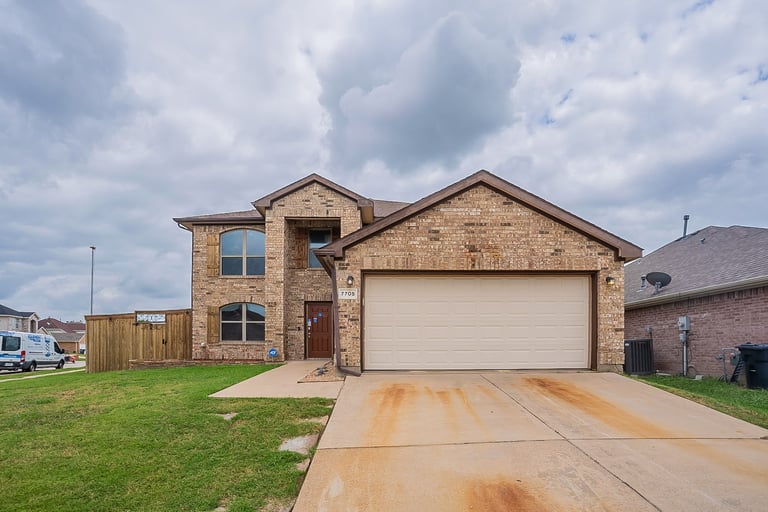 See details about 7705 Mason Dells Dr, Arlington, TX 76001