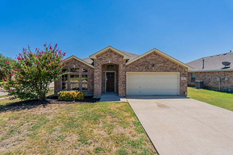 See details about 453 Brookhollow Ln, Fort Worth, TX 76131