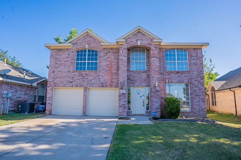 See details about 204 Elk Run Dr, Fort Worth, TX 76140