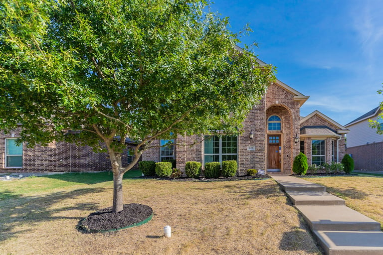 See details about 125 Garden Grove Ln, Red Oak, TX 75154