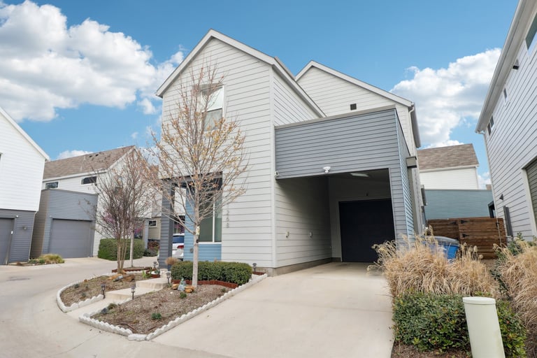 See details about 1268 Clifftop Ln, Dallas, TX 75208