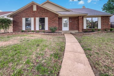 See details about 1025 Granite Ln, Desoto, TX 75115