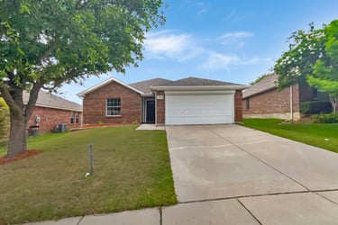 See details about 1241 Mountain Air Trl, Fort Worth, TX 76131