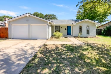 See details about 404 NW Wintercrest Rd, Burleson, TX 76028