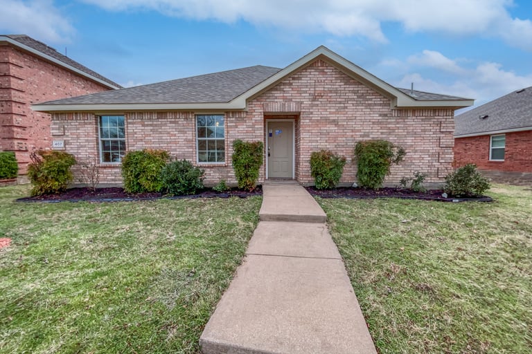 See details about 407 Foliage Ct, Red Oak, TX 75154