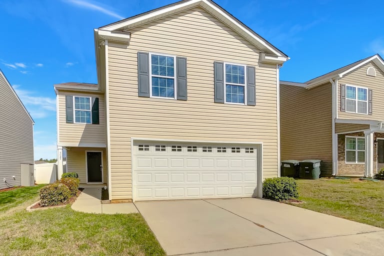 See details about 3027 Green Apple Dr, Dallas, NC 28034