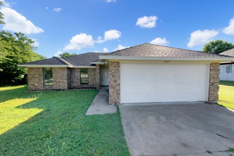See details about 4005 Country Meadows Cir, Granbury, TX 76049